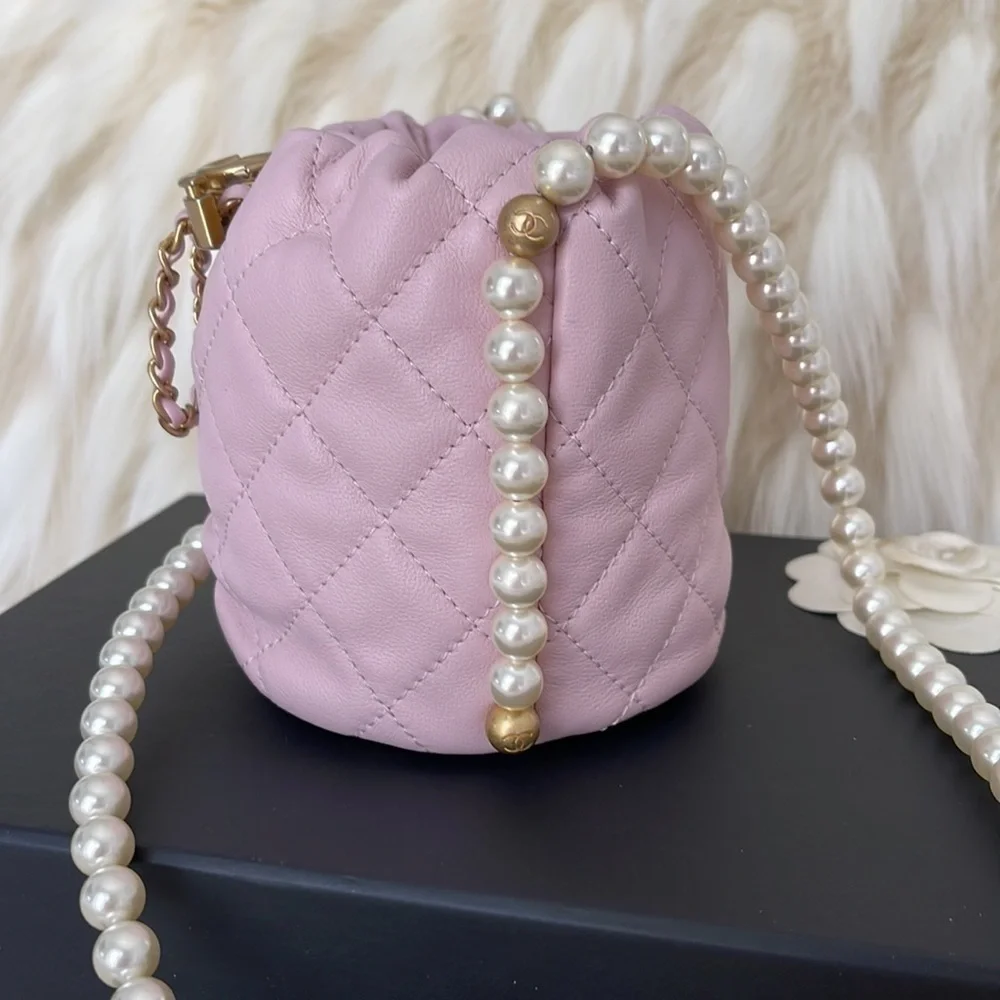 CHANEL Luxurious Lamb leather bag authentic 100%